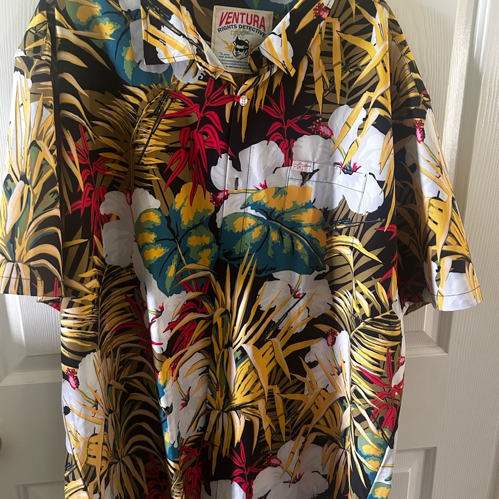 Retro Rifle Ace Ventura Men's  Leaf Print Shirt - Black, Yellow, Red, Blue
